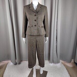 Parisian Signature Women's 2 Pc Brown Pantsuit. Jacket Size 6P. Pants Size 6